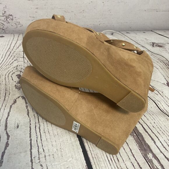 Torrid Sandals Womens 9WW Studded Platform Wedge Tan Beige Open Toe Shoe - Picture 7 of 10